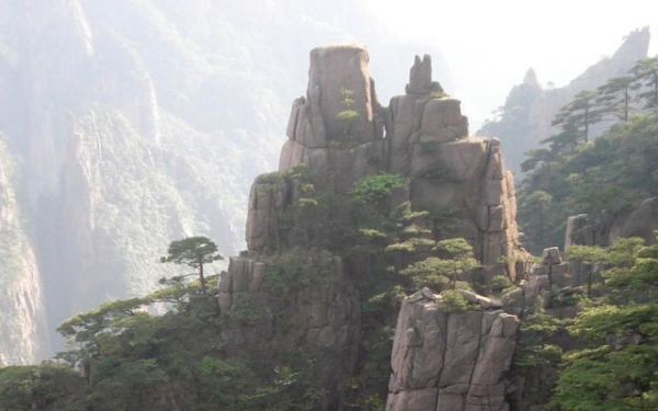 黃山著名的奇石_黃山奇石著名景點有三處_黃山奇石著名名字名不虛傳造句